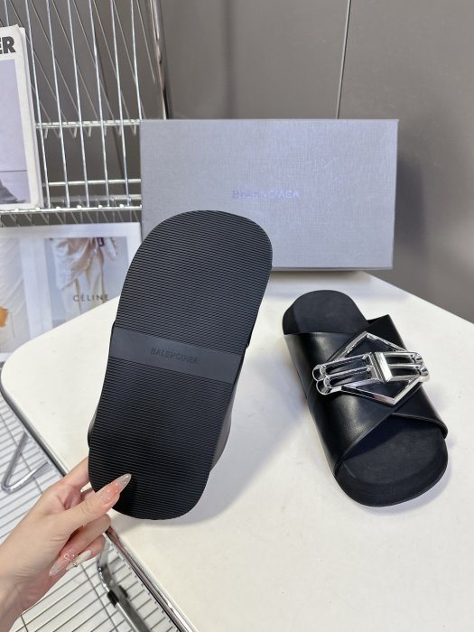 Шлепанцы фото 9