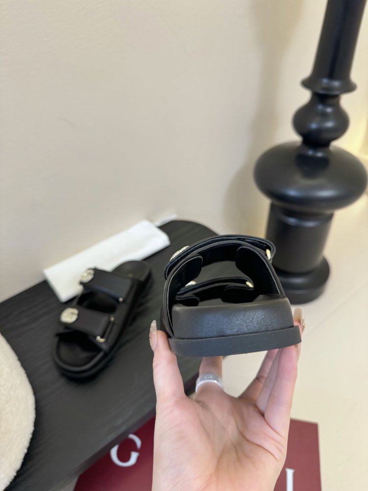 Шльопанці жіночі фото 7