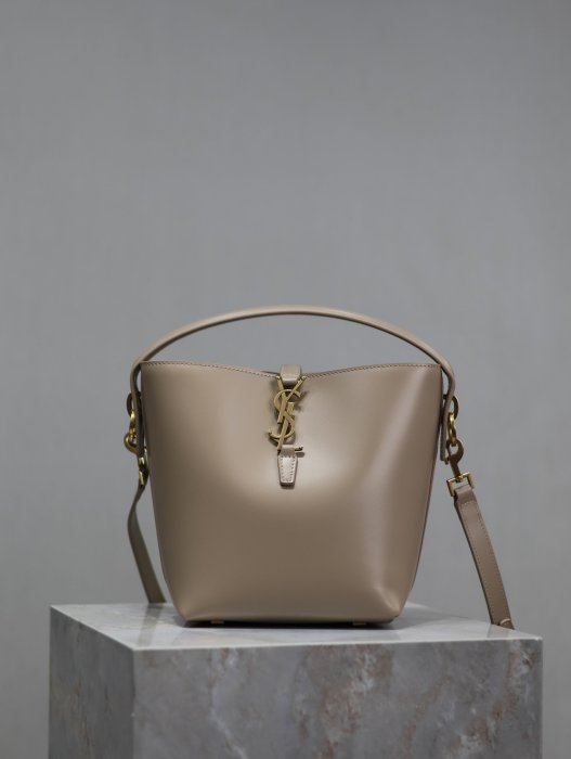 A bag women's LE 37