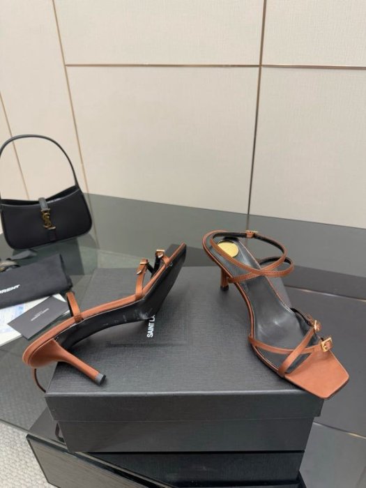 Босоножки фото 3