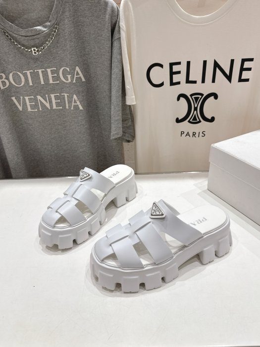 Шлепанцы фото 3