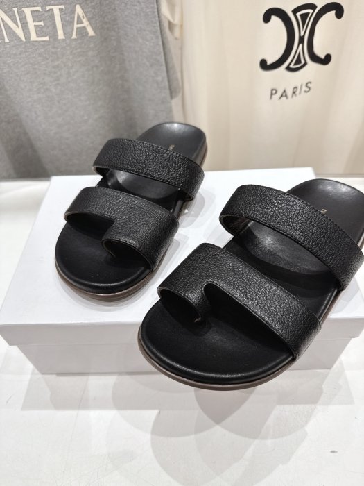 Шлепанцы фото 7