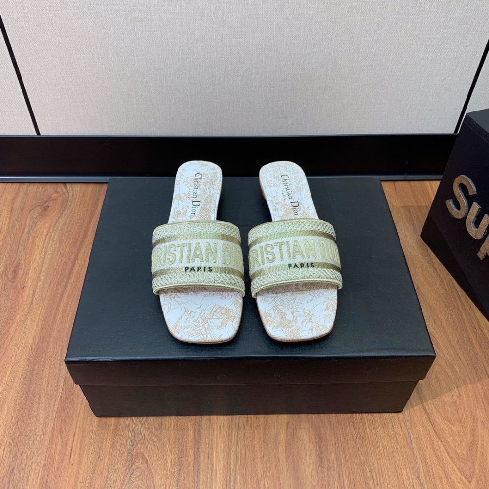 Шлепанцы женские фото 3