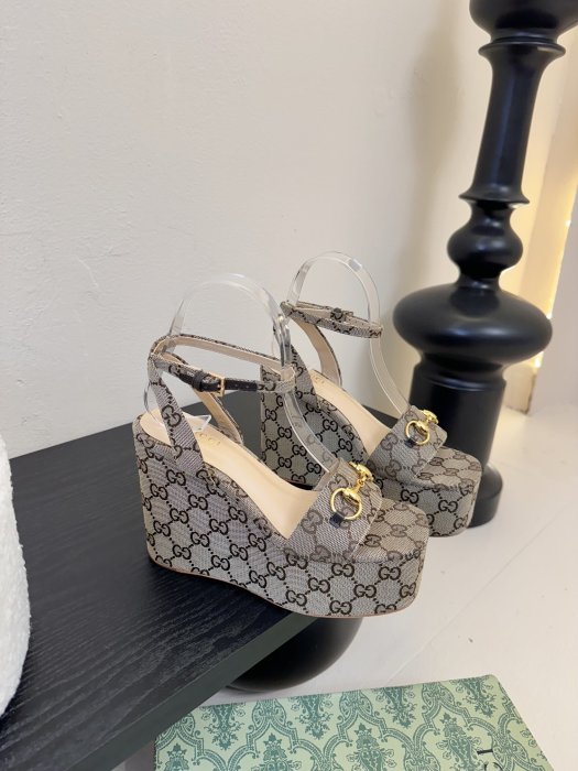 Босоножки фото 2