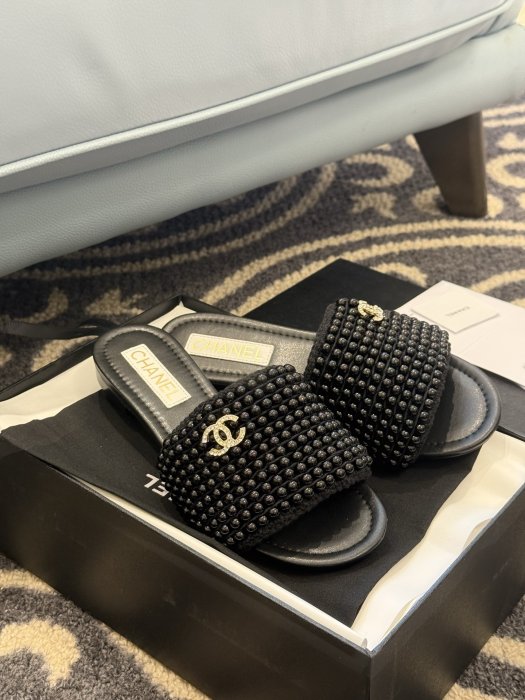 Шлепанцы женские фото 2