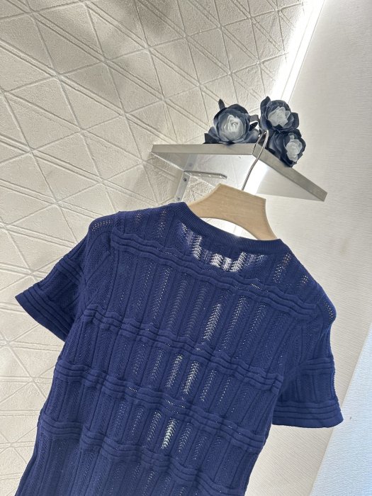 T-shirt women's фото 4