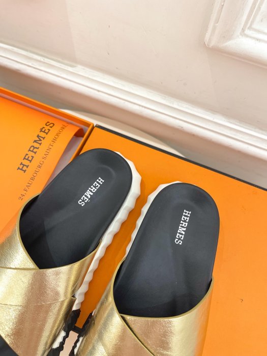 Шлепанцы женские фото 8