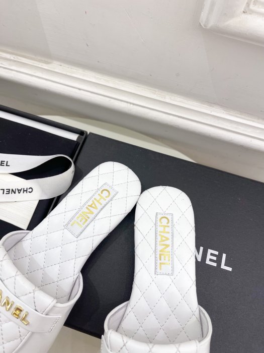 Шлепанцы фото 8