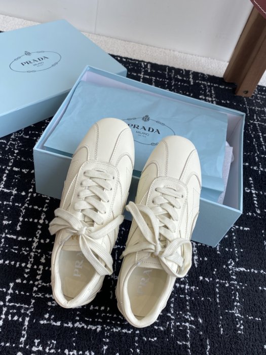 Кроссовки женские фото 4