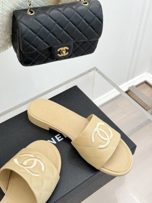 Шльопанці фото 5