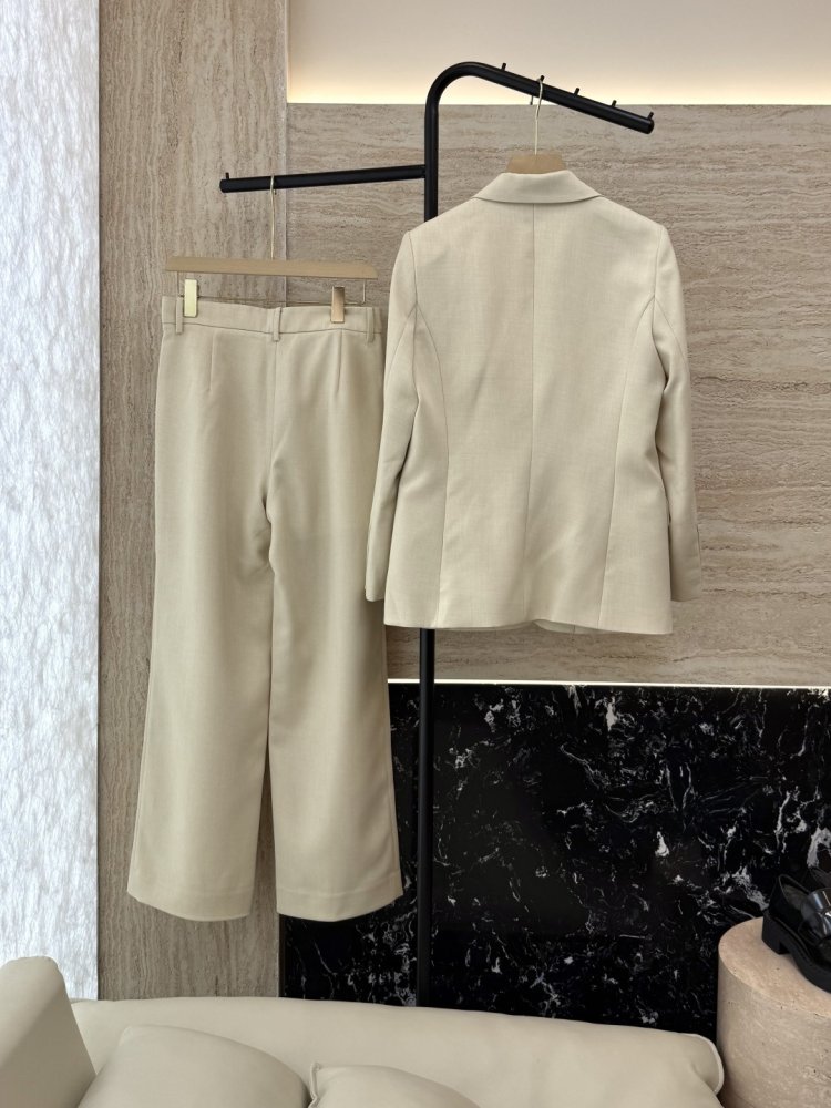 Костюм женский фото 2