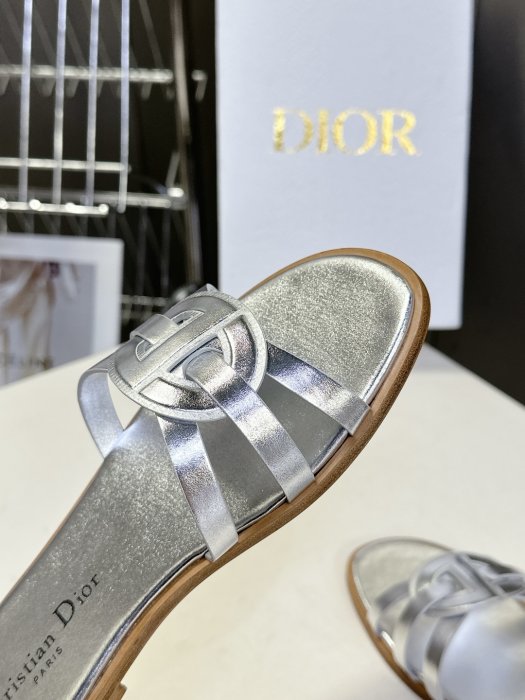 Шлепанцы женские фото 7