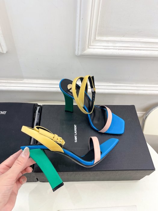 Босоножки фото 5