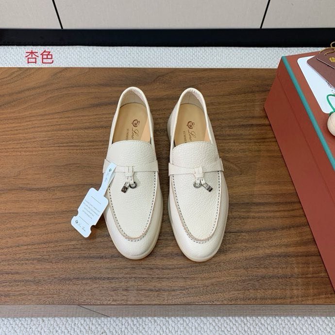 Лоферы женские