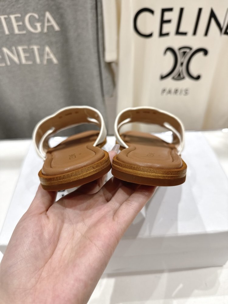 Шлепанцы женские фото 8