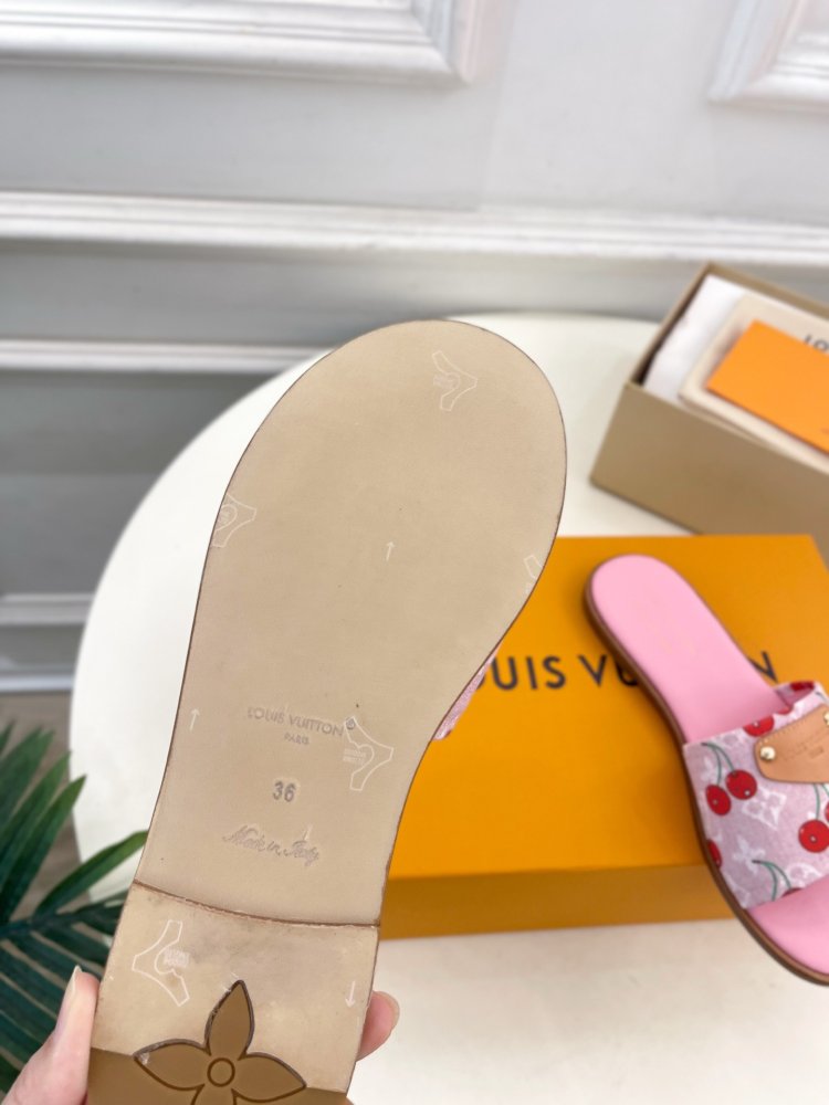 Шлепанцы женские фото 9