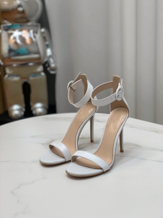 Босоножки фото 2