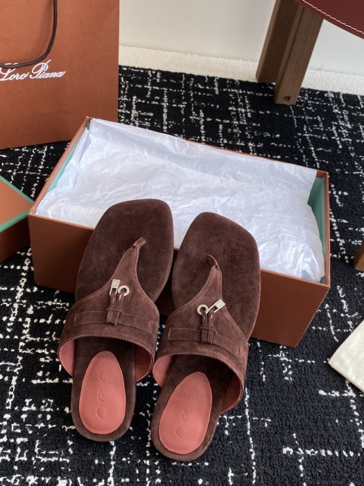 Шлепанцы фото 4