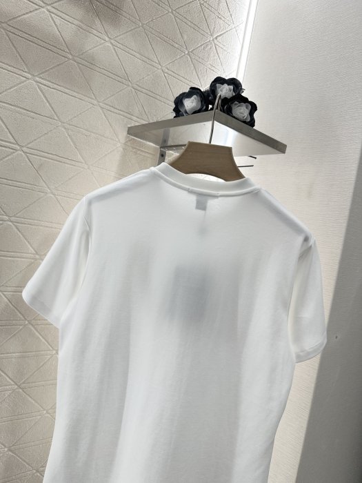 T-shirt women's фото 4