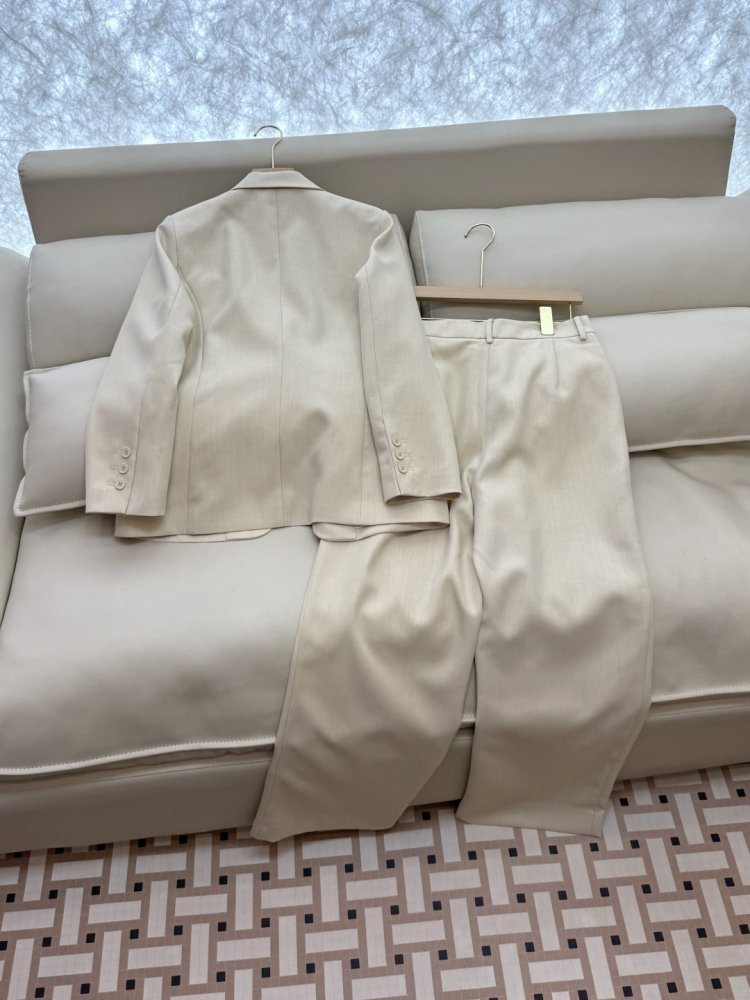 Костюм женский фото 4