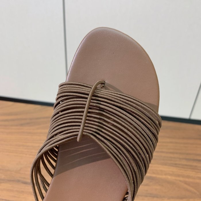 Шлепанцы женские фото 4