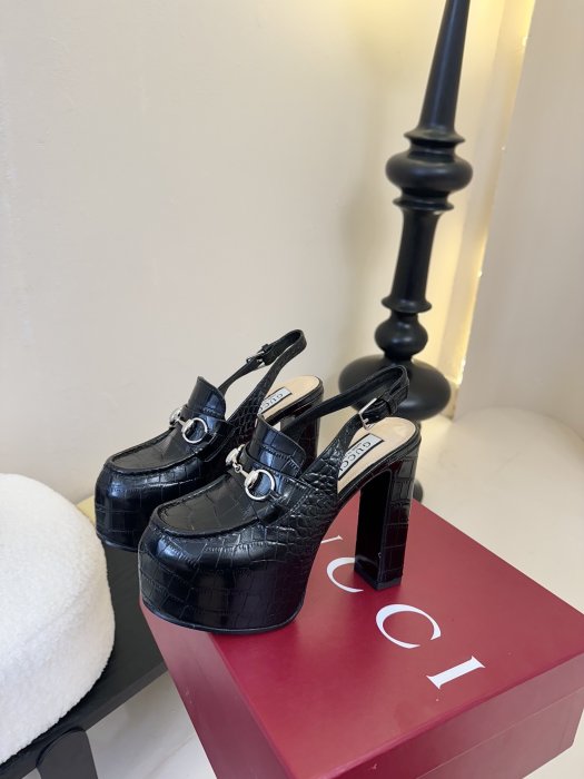 Босоножки фото 5