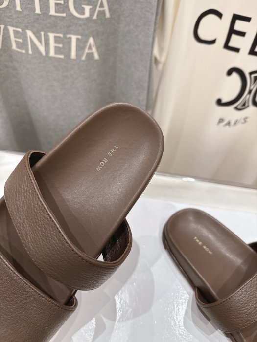 Шлепанцы фото 6