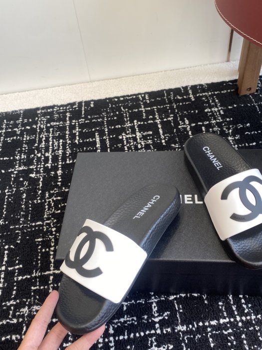 Шлепанцы женские фото 7