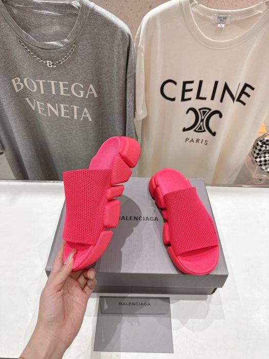 Шлепанцы женские фото 4