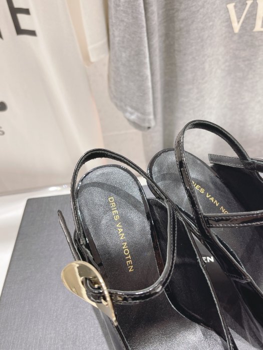 Босоножки фото 6