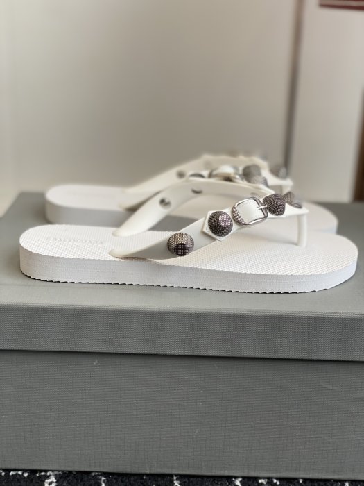 Шлепанцы женские фото 2