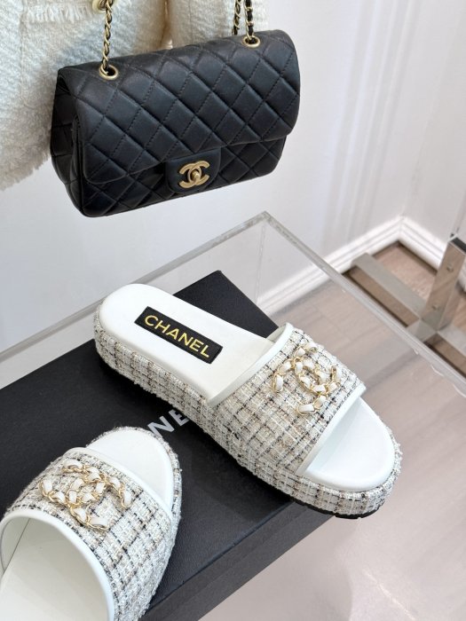 Шлепанцы женские фото 5