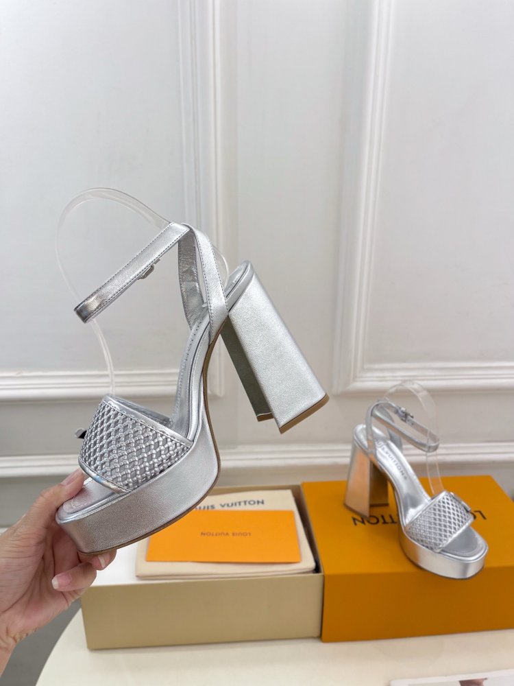 Босоножки фото 5