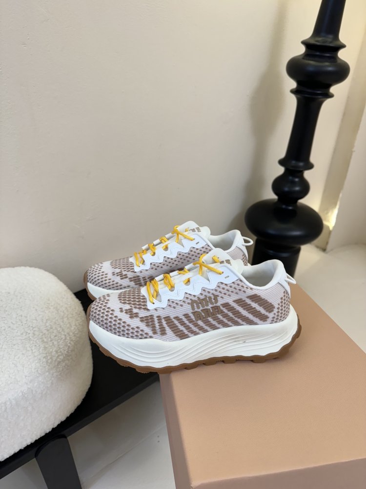 Кроссовки женские фото 5