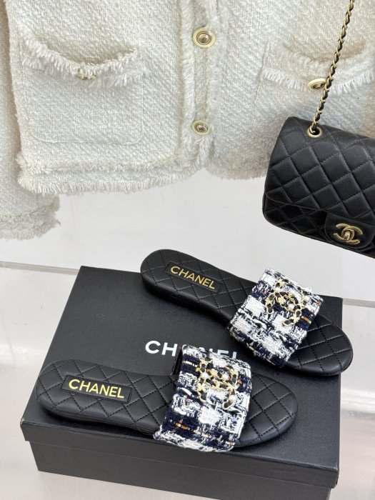 Шлепанцы женские фото 3