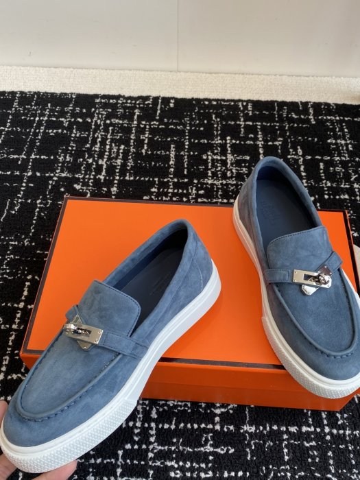 Лоферы кожаные женские фото 7