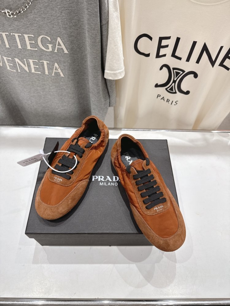 Кроссовки женские фото 2