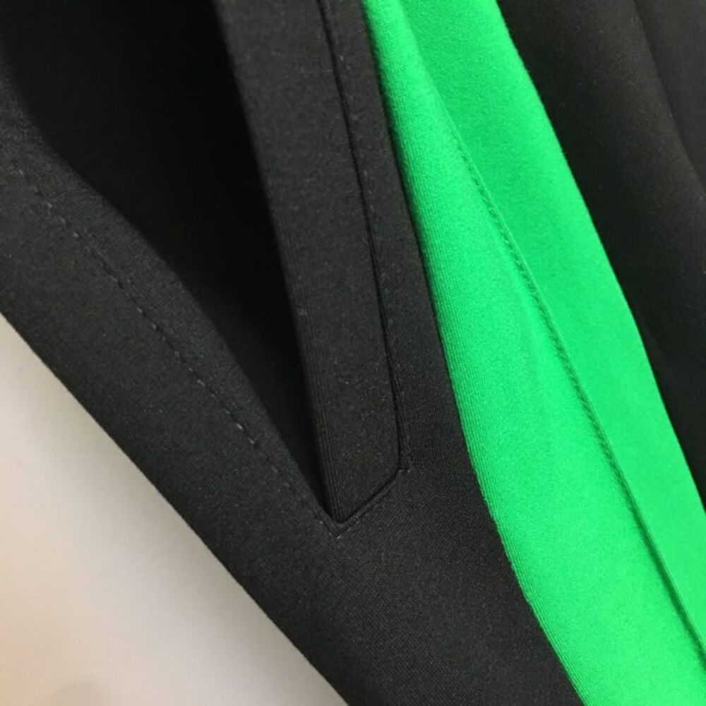 Черно-зеленые штаны фото 5