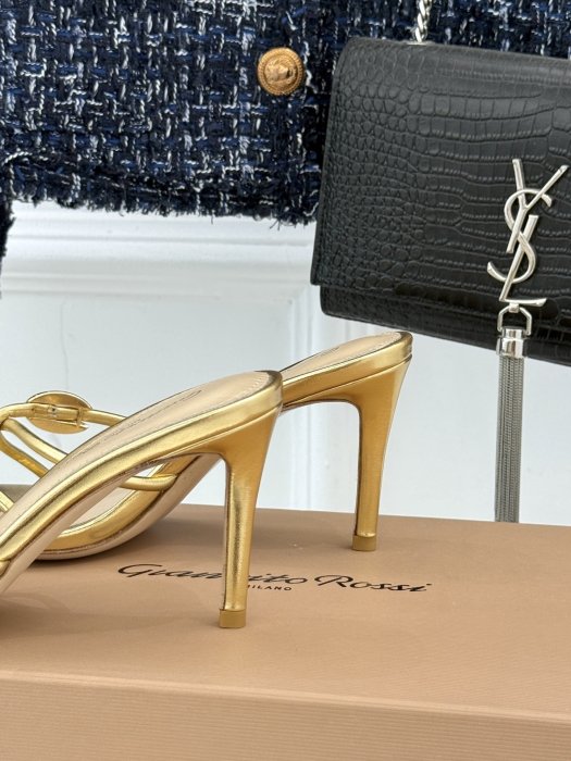 Sandals on stud фото 6