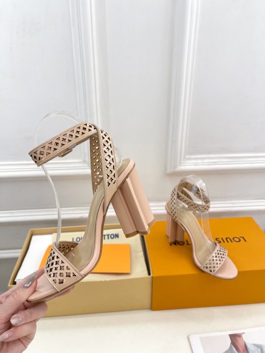 Босоножки фото 6