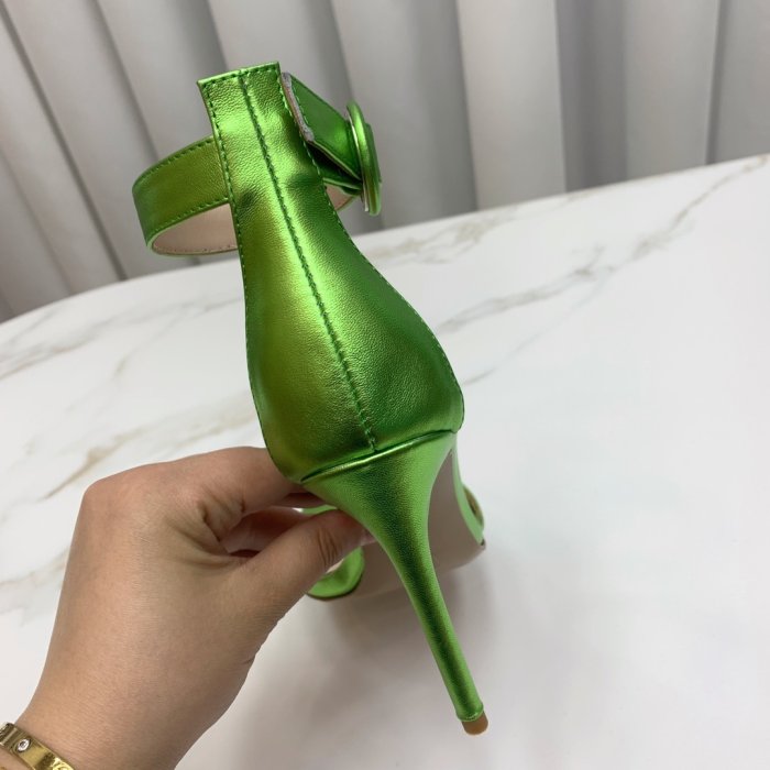 Босоножки фото 9