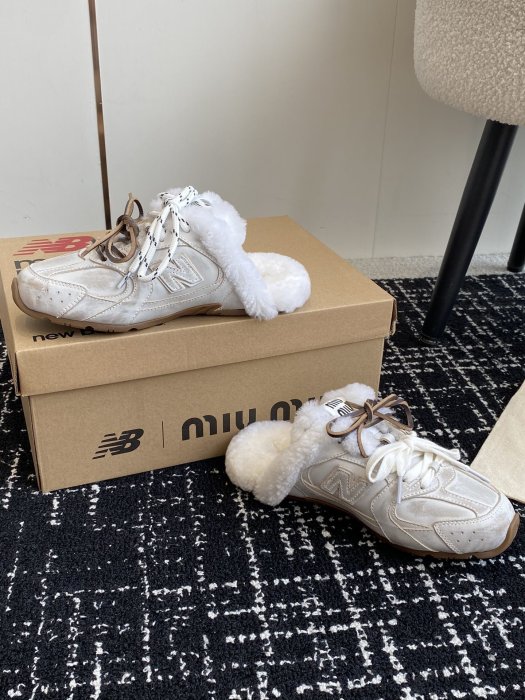 Кроссовки мюли на меху женские Miu Miu x New Balance 530 фото 4