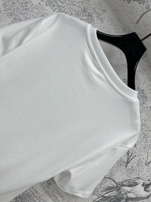 Футболка жіноча фото 8