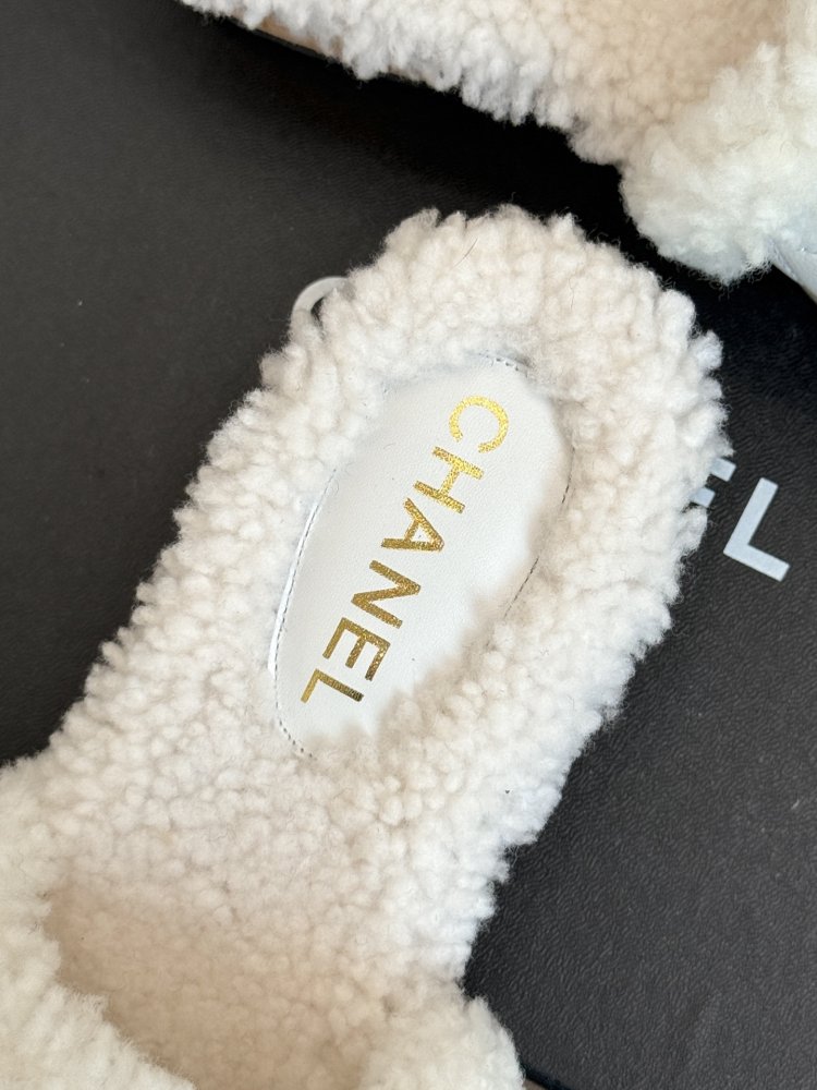 Шлепанцы женские фото 8