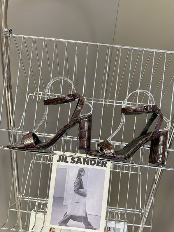 Босоножки фото 9