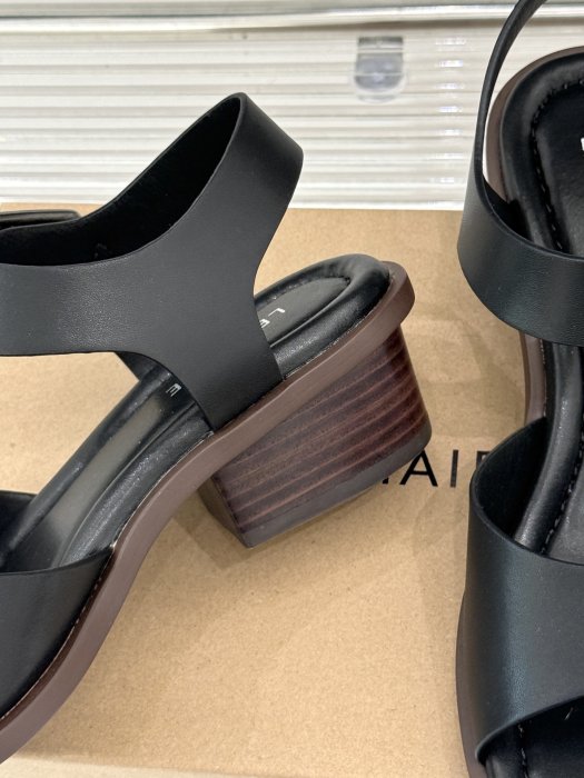 Босоножки фото 6