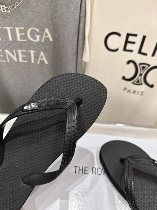 Шлепанцы женские фото 8