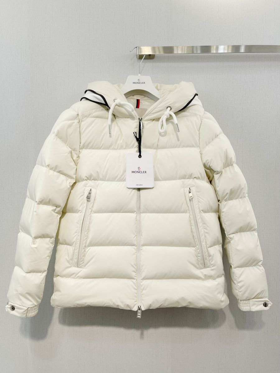 Down jacket female (At НАЛИЧИИ) The size: L