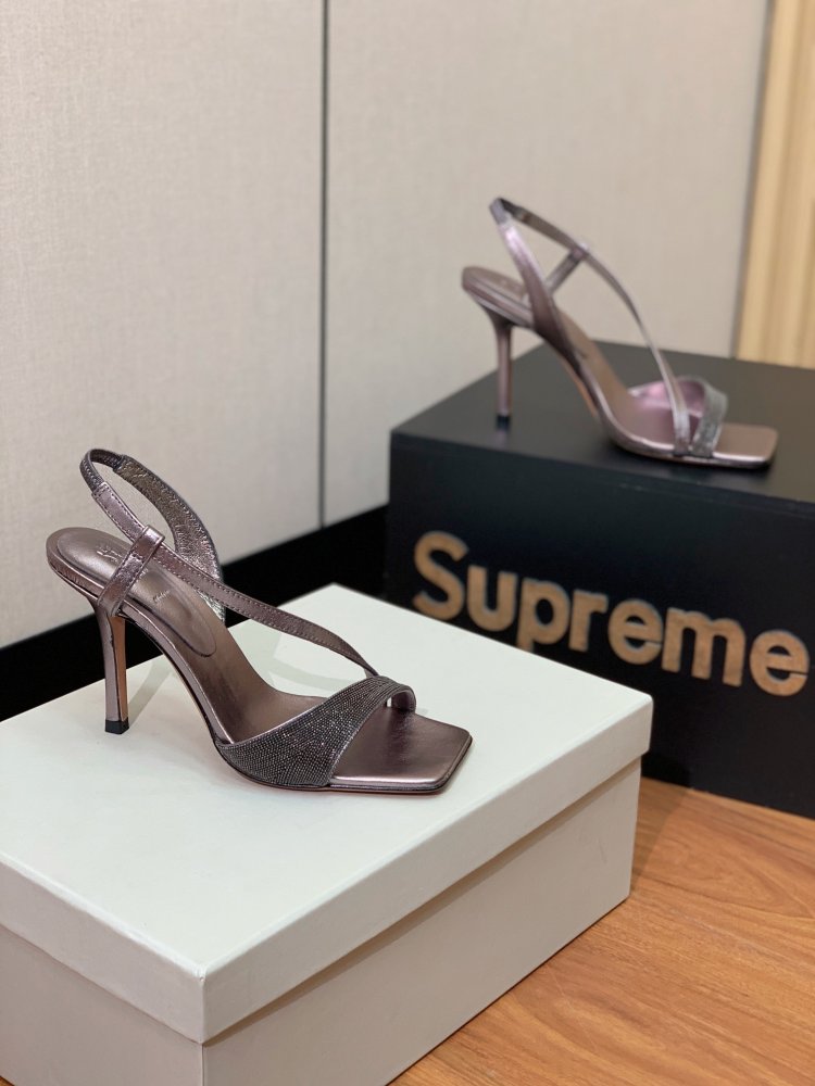 Босоножки фото 7