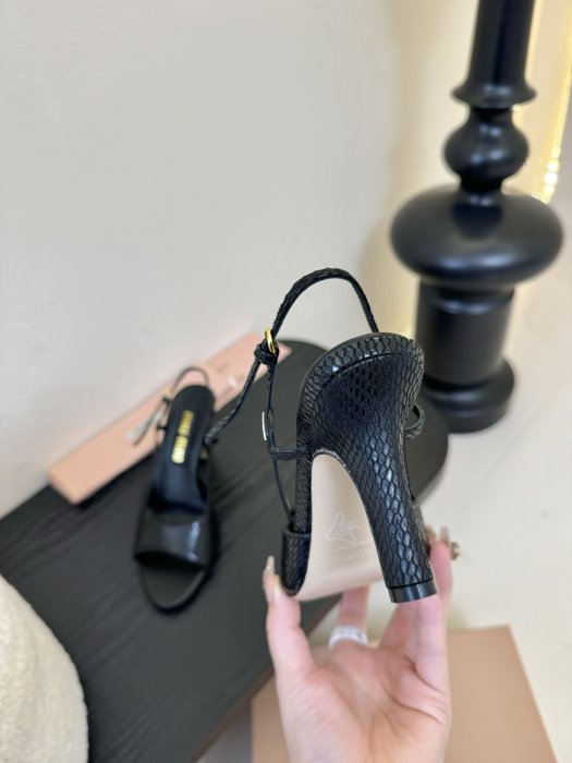 Босоножки фото 6